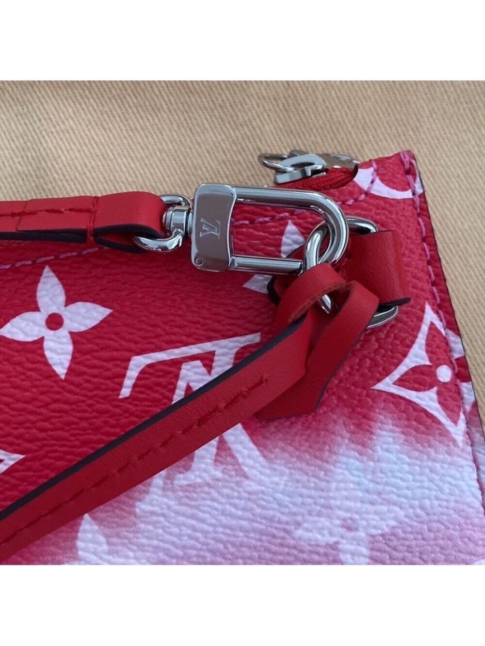 Nwot Louis Vuitton Escale Neverfull MM Pochette - Picture 8 of 10